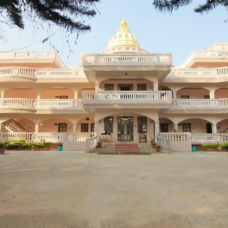 Jains Royal Palace Resorts Yelagiri Buitenkant foto