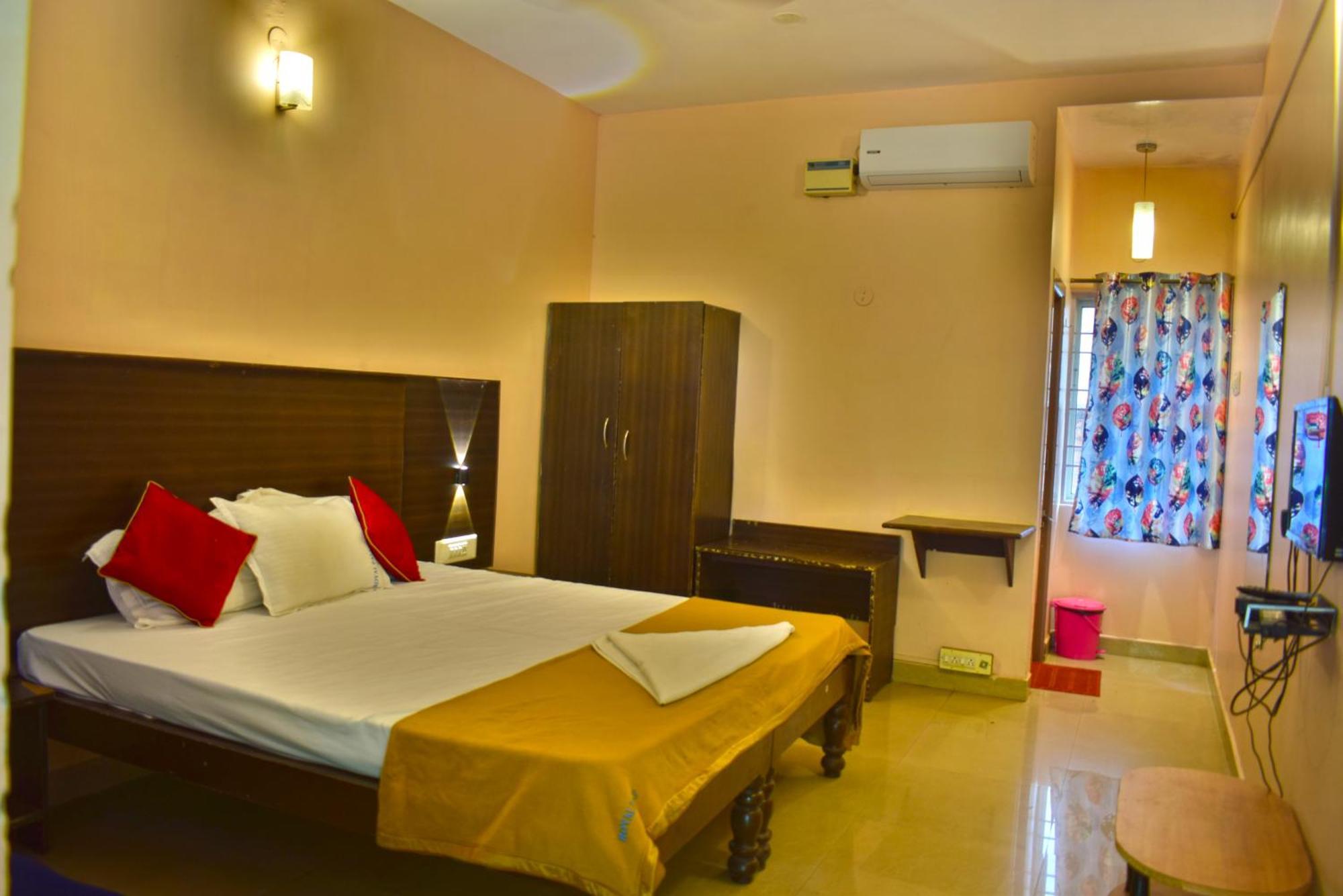 Jains Royal Palace Resorts Yelagiri Buitenkant foto