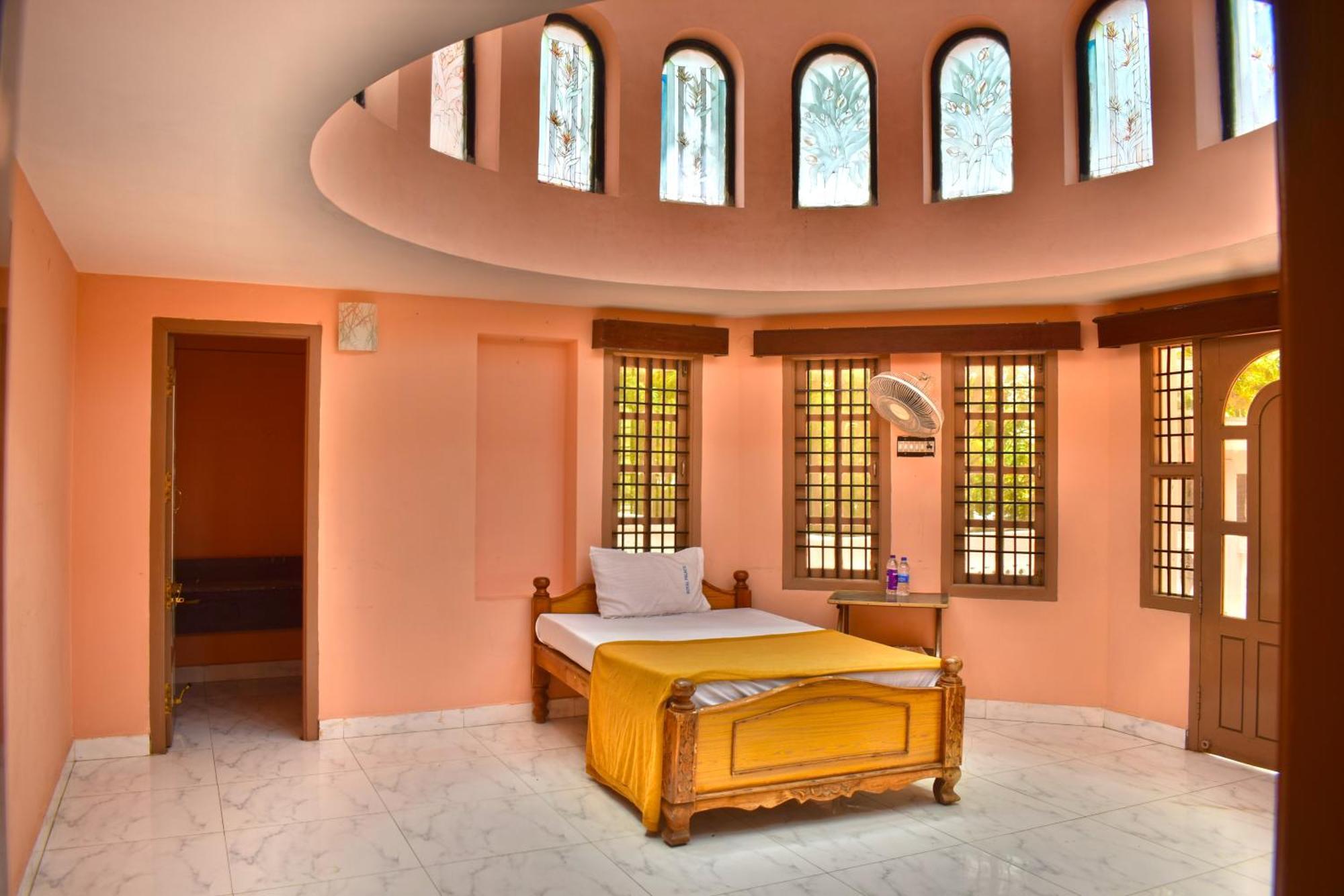 Jains Royal Palace Resorts Yelagiri Buitenkant foto