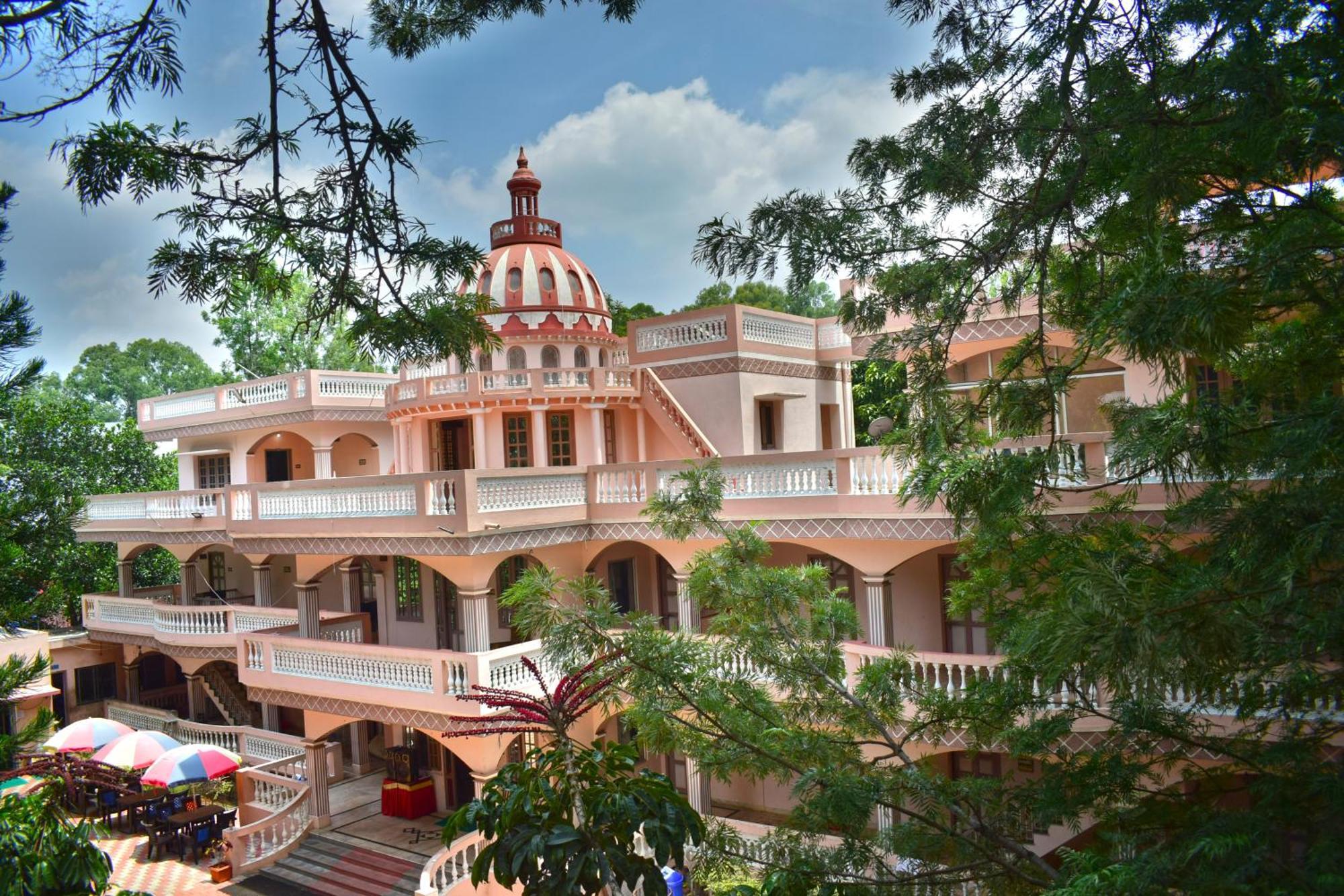 Jains Royal Palace Resorts Yelagiri Buitenkant foto