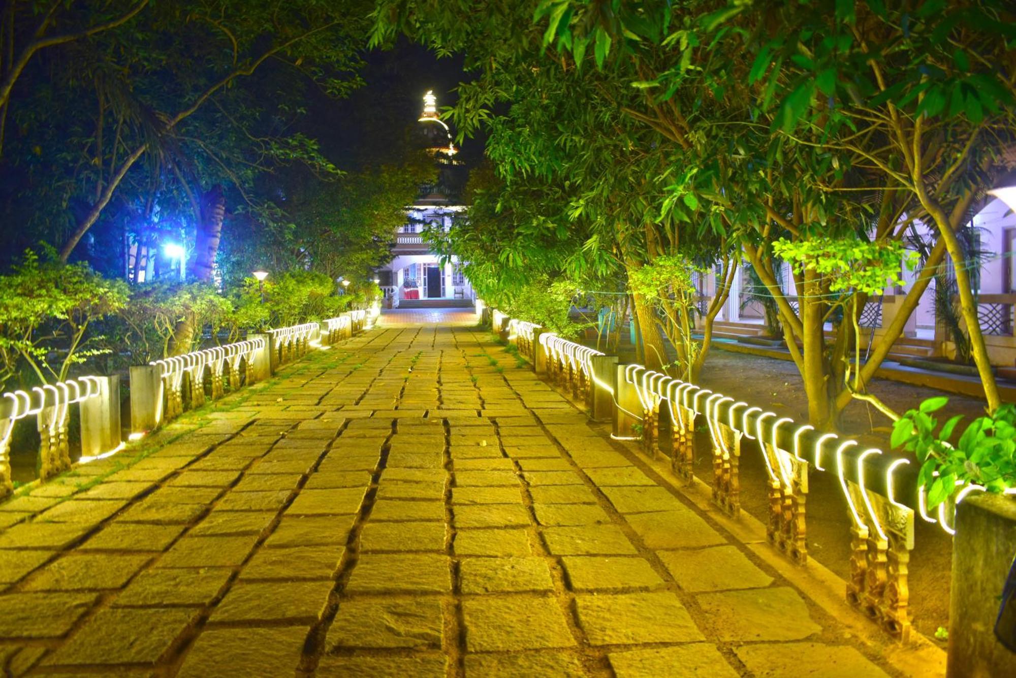 Jains Royal Palace Resorts Yelagiri Buitenkant foto