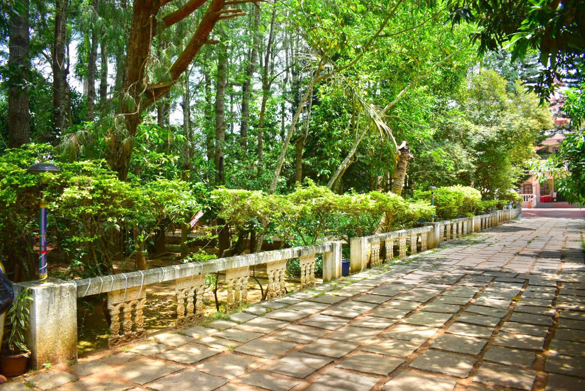Jains Royal Palace Resorts Yelagiri Buitenkant foto