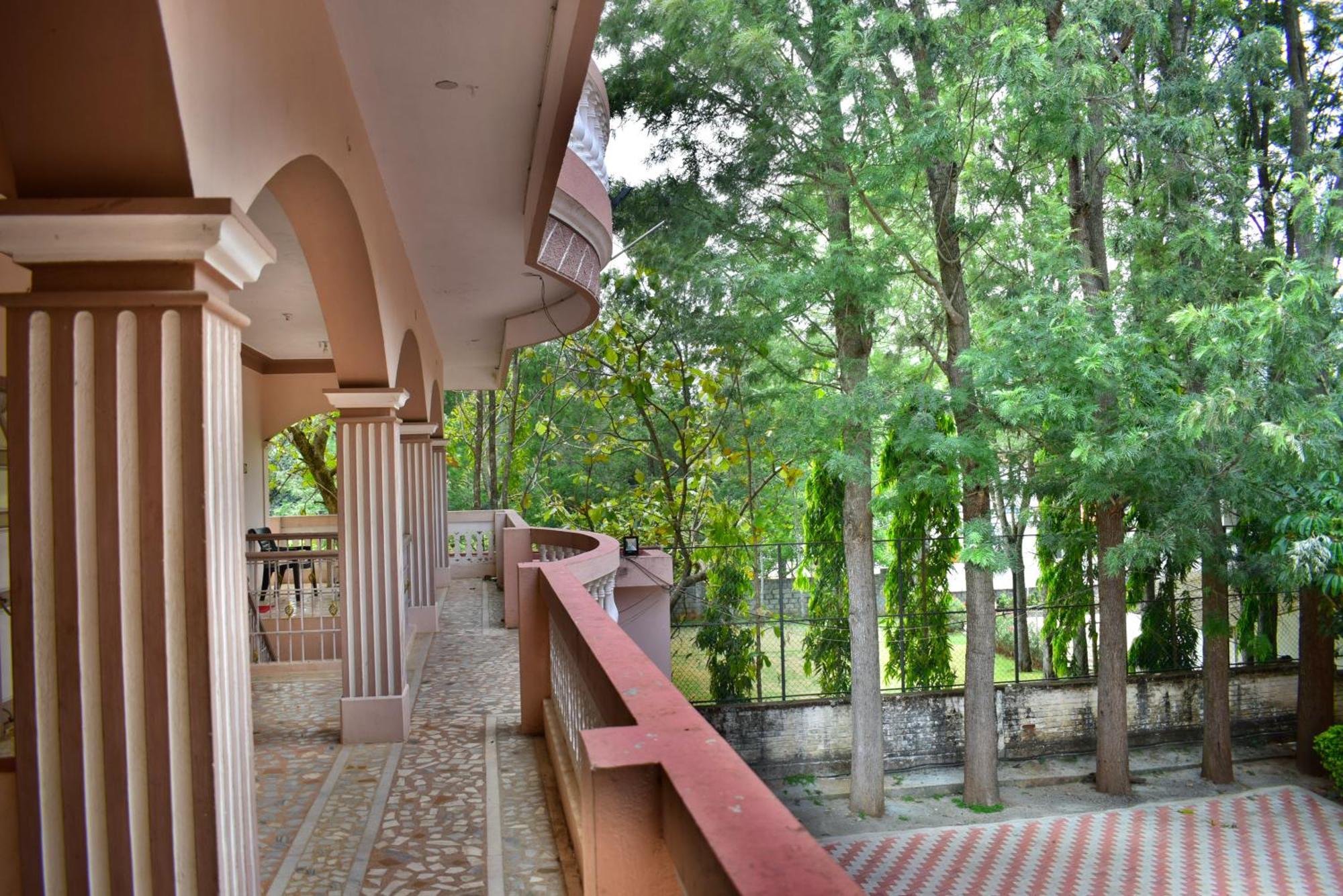 Jains Royal Palace Resorts Yelagiri Buitenkant foto