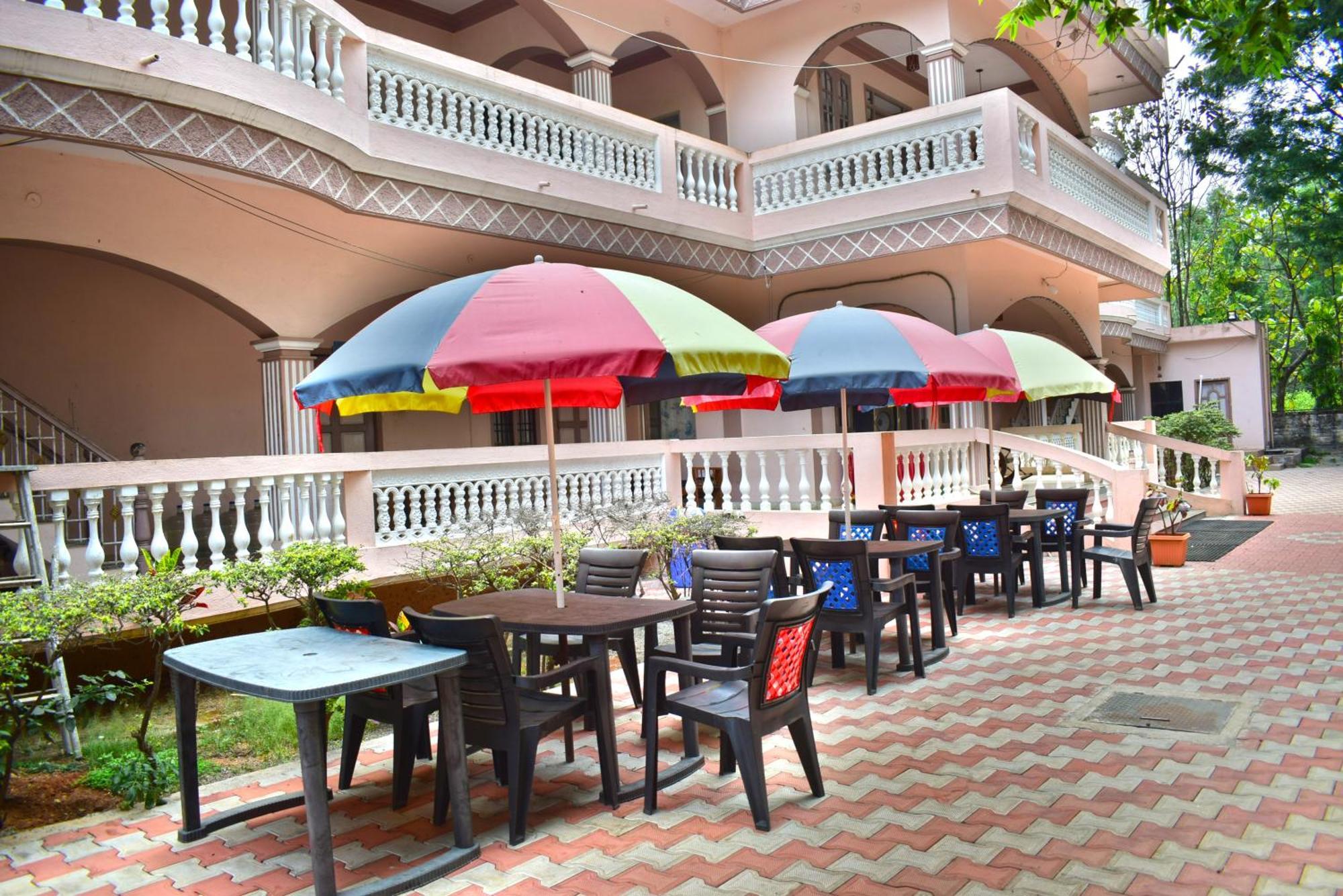 Jains Royal Palace Resorts Yelagiri Buitenkant foto