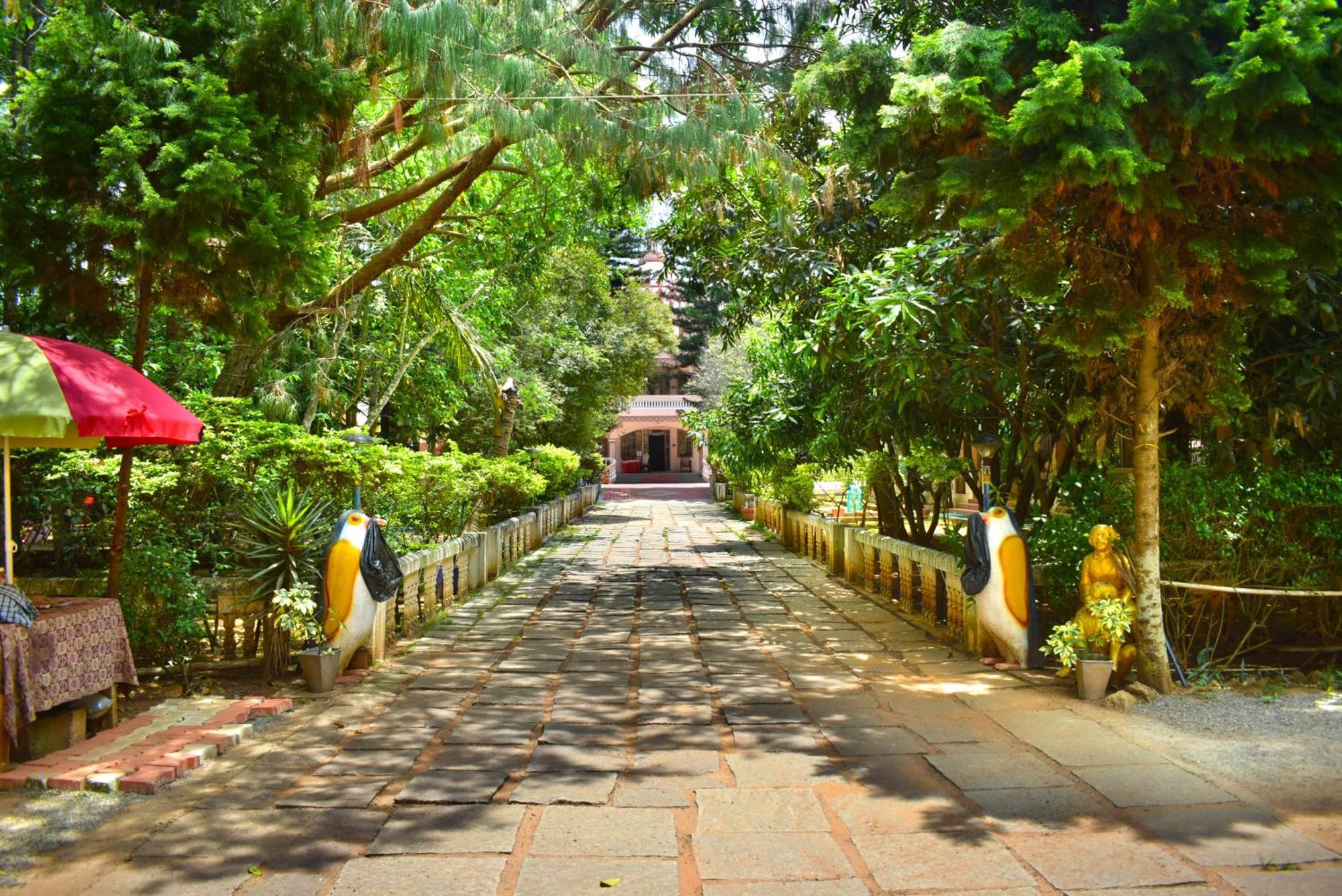 Jains Royal Palace Resorts Yelagiri Buitenkant foto