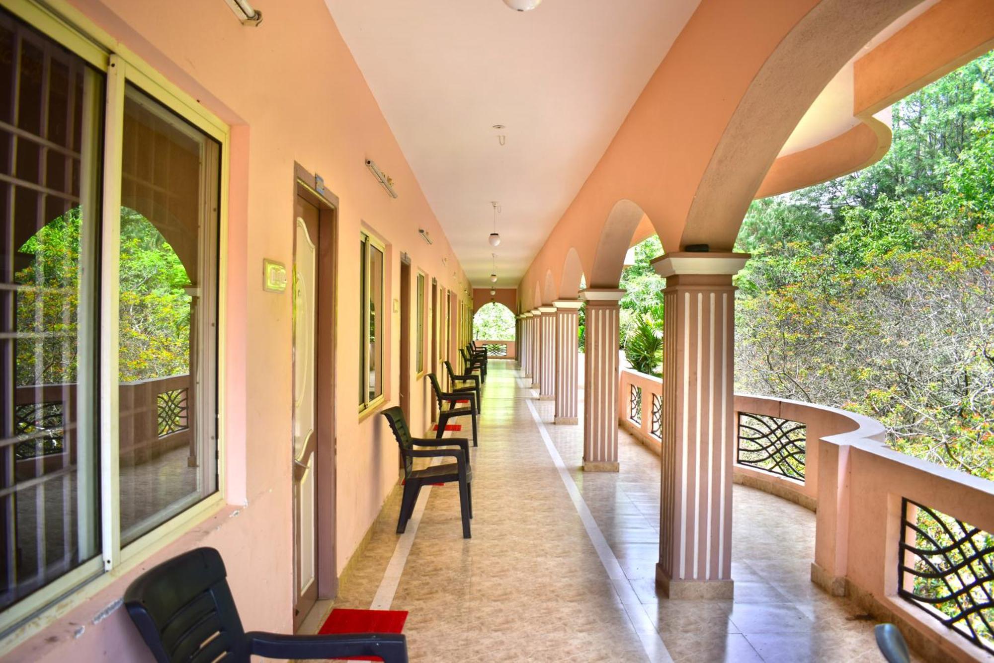 Jains Royal Palace Resorts Yelagiri Buitenkant foto