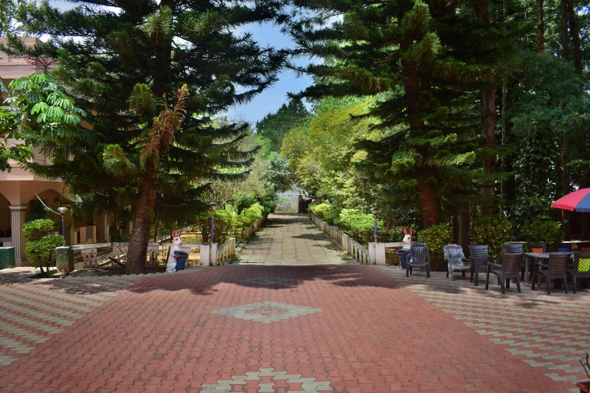 Jains Royal Palace Resorts Yelagiri Buitenkant foto
