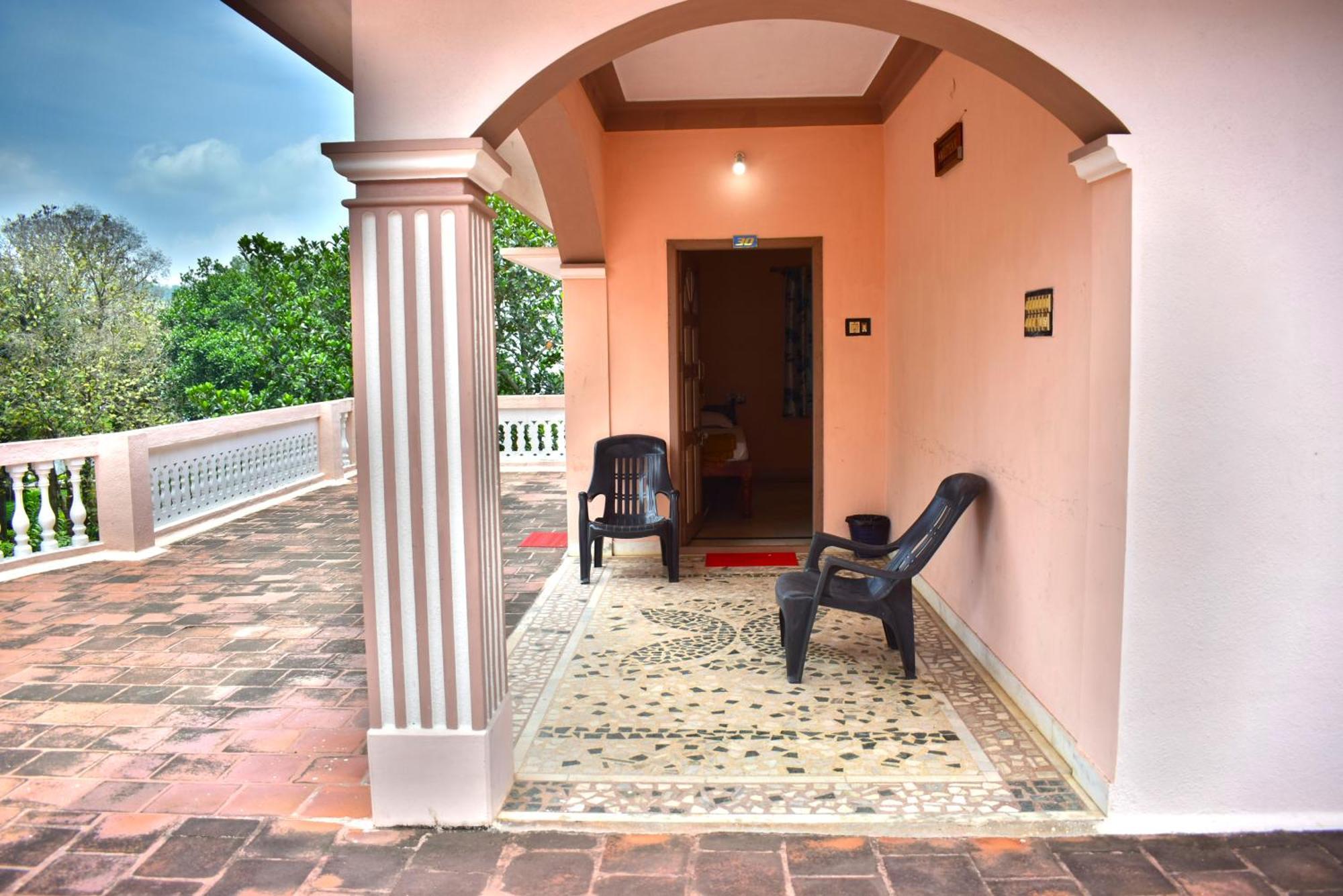 Jains Royal Palace Resorts Yelagiri Buitenkant foto