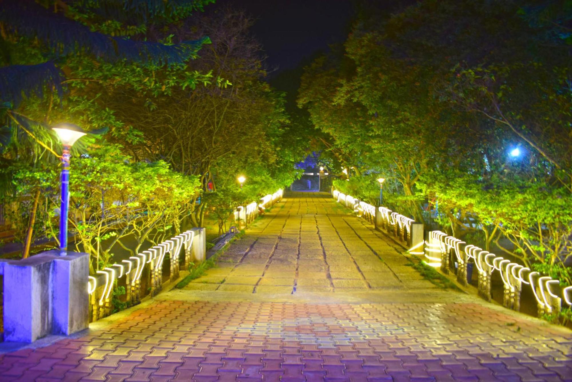 Jains Royal Palace Resorts Yelagiri Buitenkant foto