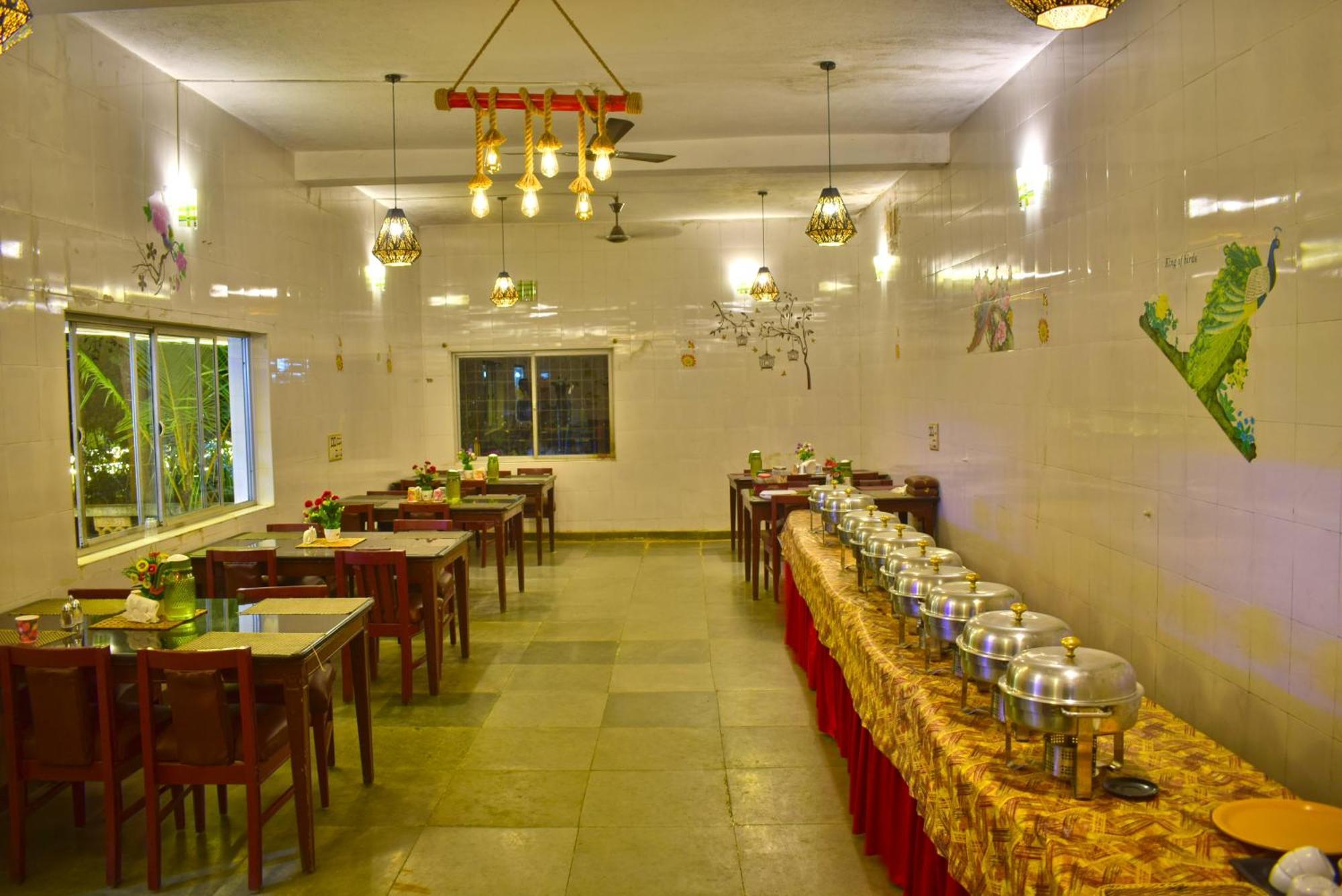 Jains Royal Palace Resorts Yelagiri Buitenkant foto