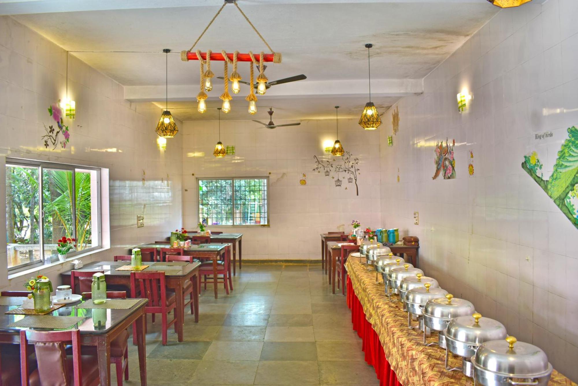 Jains Royal Palace Resorts Yelagiri Buitenkant foto