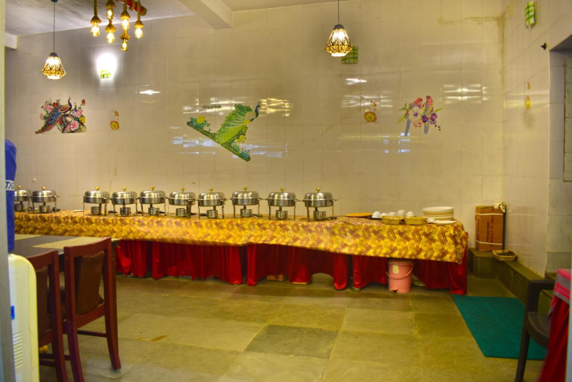 Jains Royal Palace Resorts Yelagiri Buitenkant foto