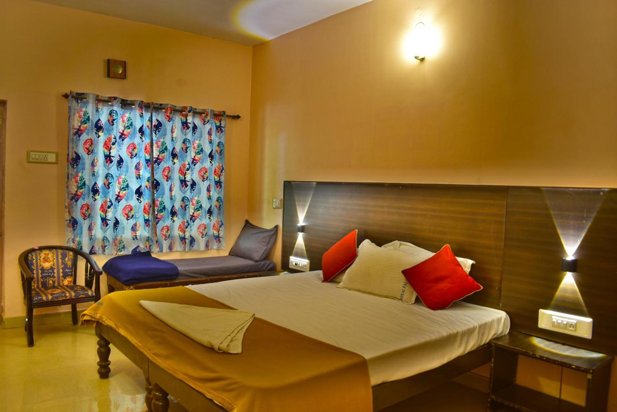 Jains Royal Palace Resorts Yelagiri Buitenkant foto
