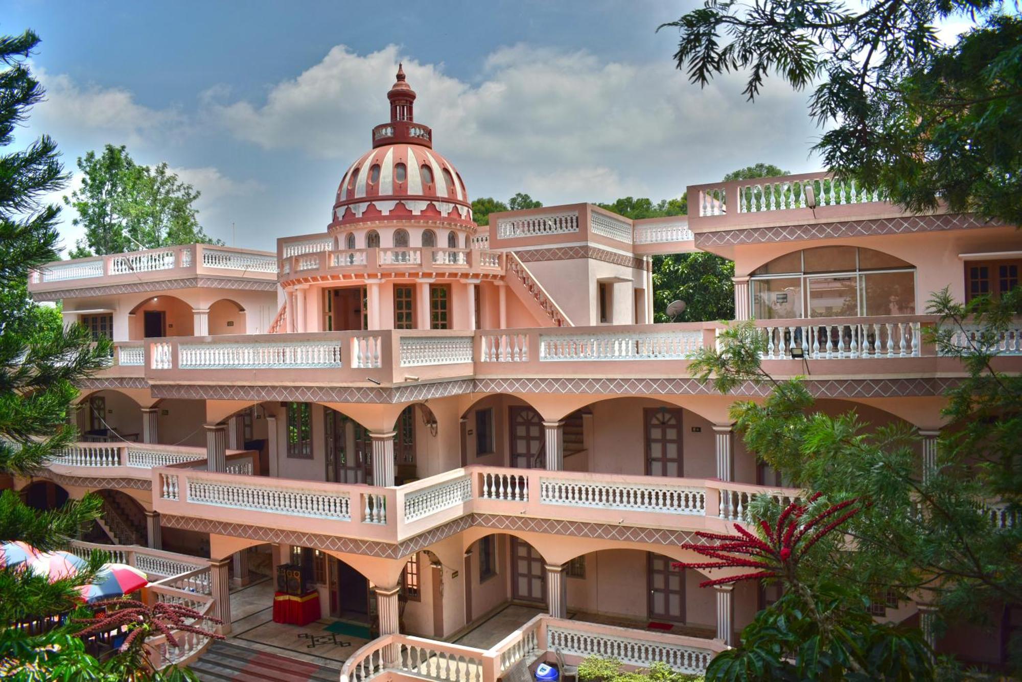 Jains Royal Palace Resorts Yelagiri Buitenkant foto