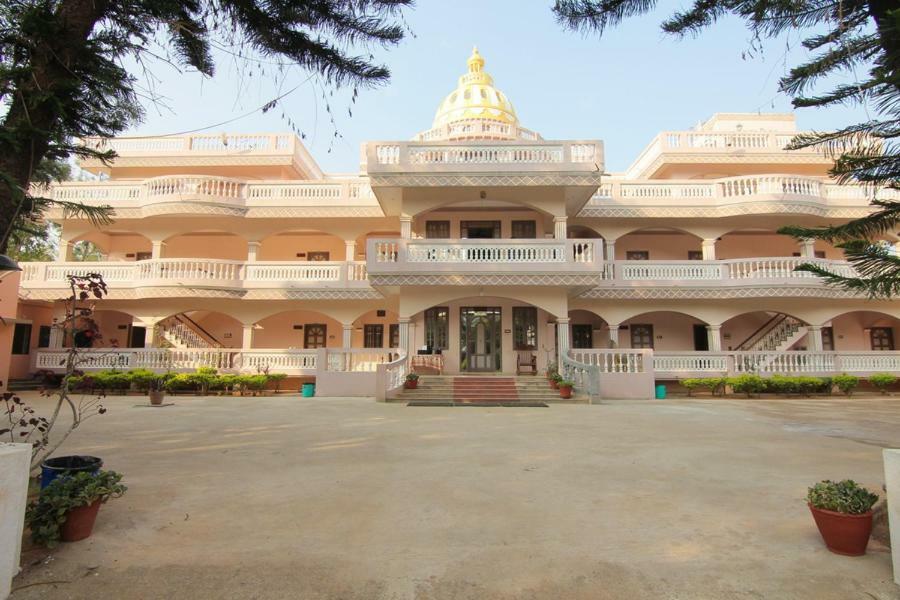 Jains Royal Palace Resorts Yelagiri Buitenkant foto