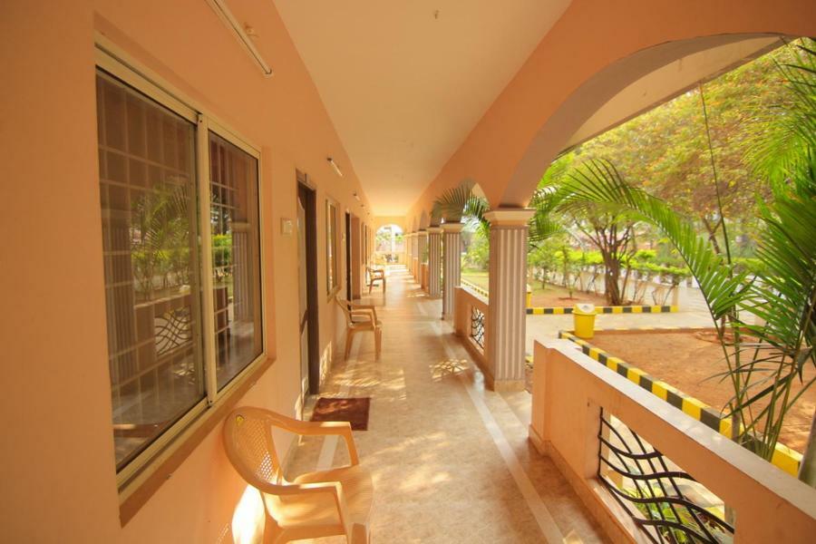 Jains Royal Palace Resorts Yelagiri Buitenkant foto
