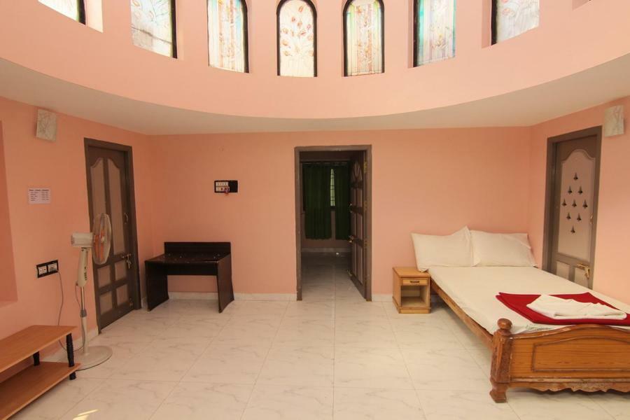 Jains Royal Palace Resorts Yelagiri Buitenkant foto