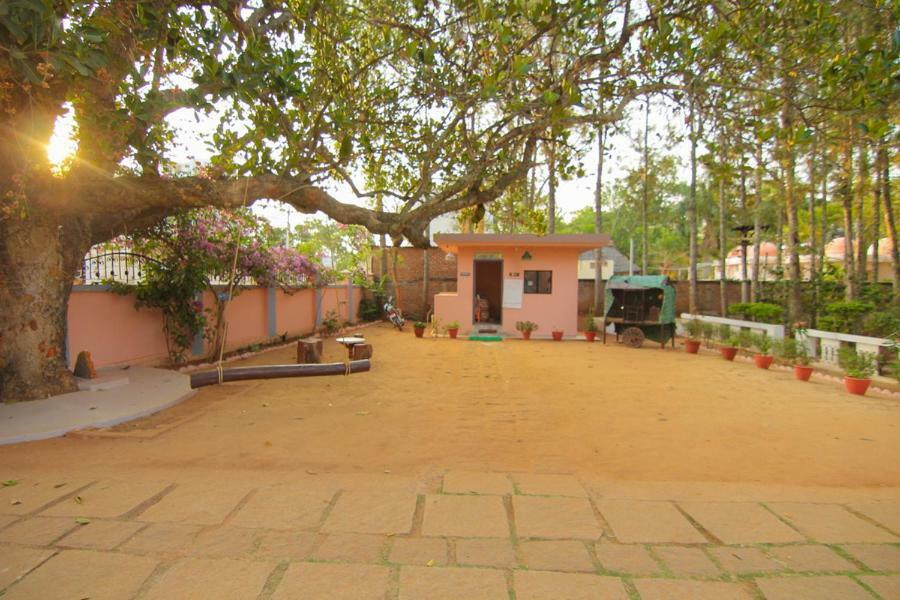 Jains Royal Palace Resorts Yelagiri Buitenkant foto