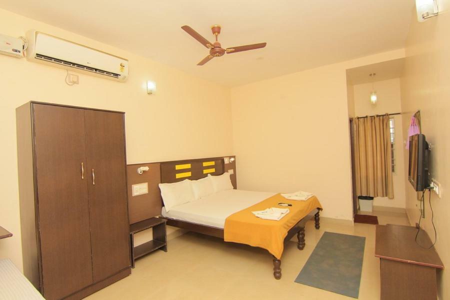 Jains Royal Palace Resorts Yelagiri Buitenkant foto