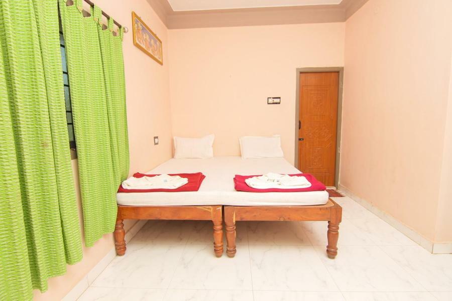 Jains Royal Palace Resorts Yelagiri Buitenkant foto
