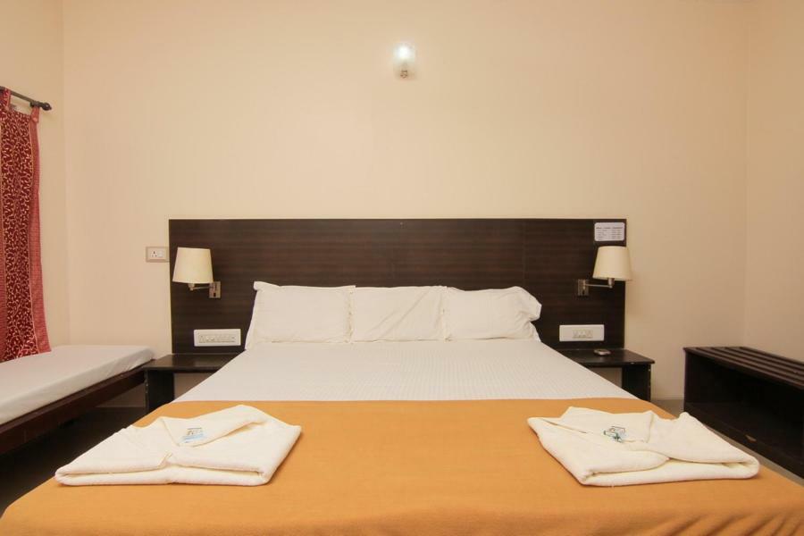 Jains Royal Palace Resorts Yelagiri Buitenkant foto