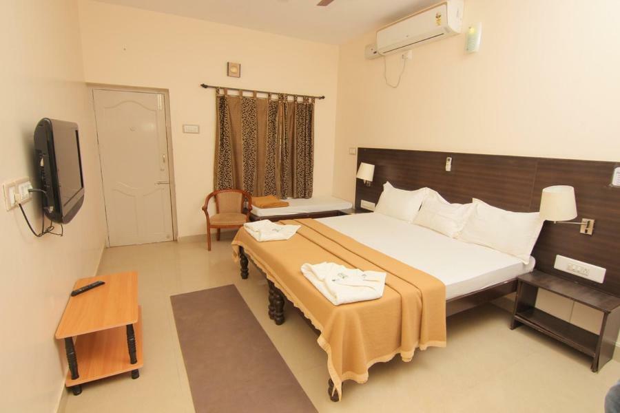 Jains Royal Palace Resorts Yelagiri Buitenkant foto