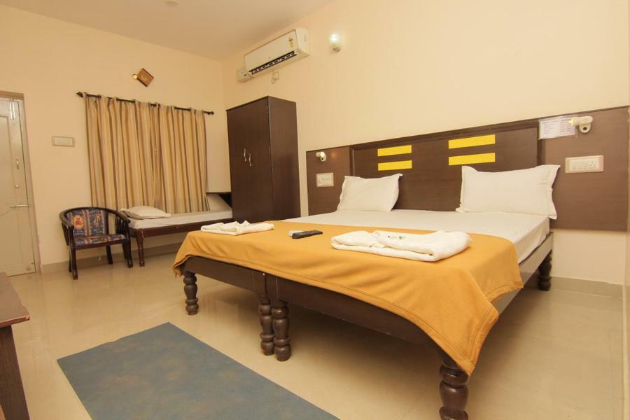 Jains Royal Palace Resorts Yelagiri Buitenkant foto