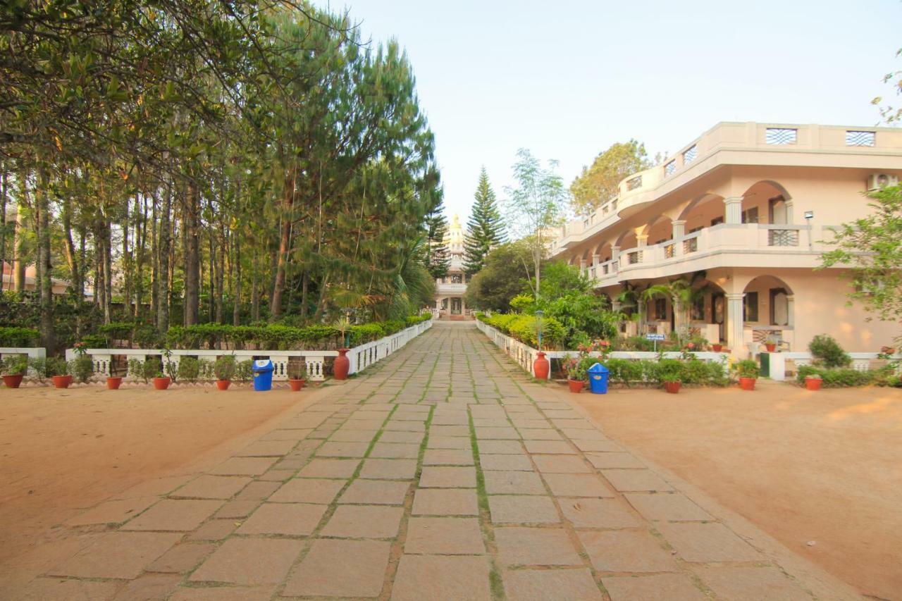 Jains Royal Palace Resorts Yelagiri Buitenkant foto