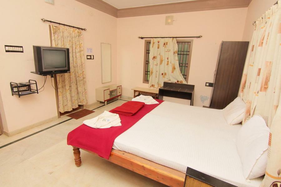 Jains Royal Palace Resorts Yelagiri Buitenkant foto