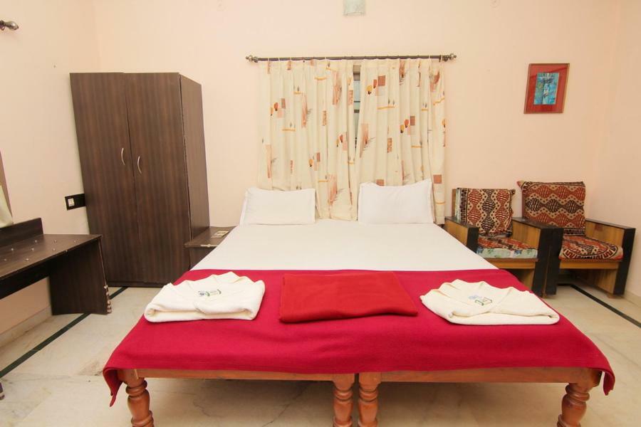 Jains Royal Palace Resorts Yelagiri Buitenkant foto