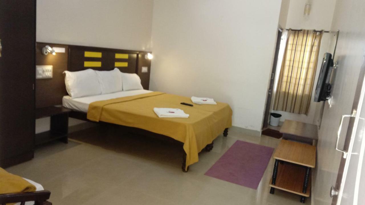 Jains Royal Palace Resorts Yelagiri Buitenkant foto
