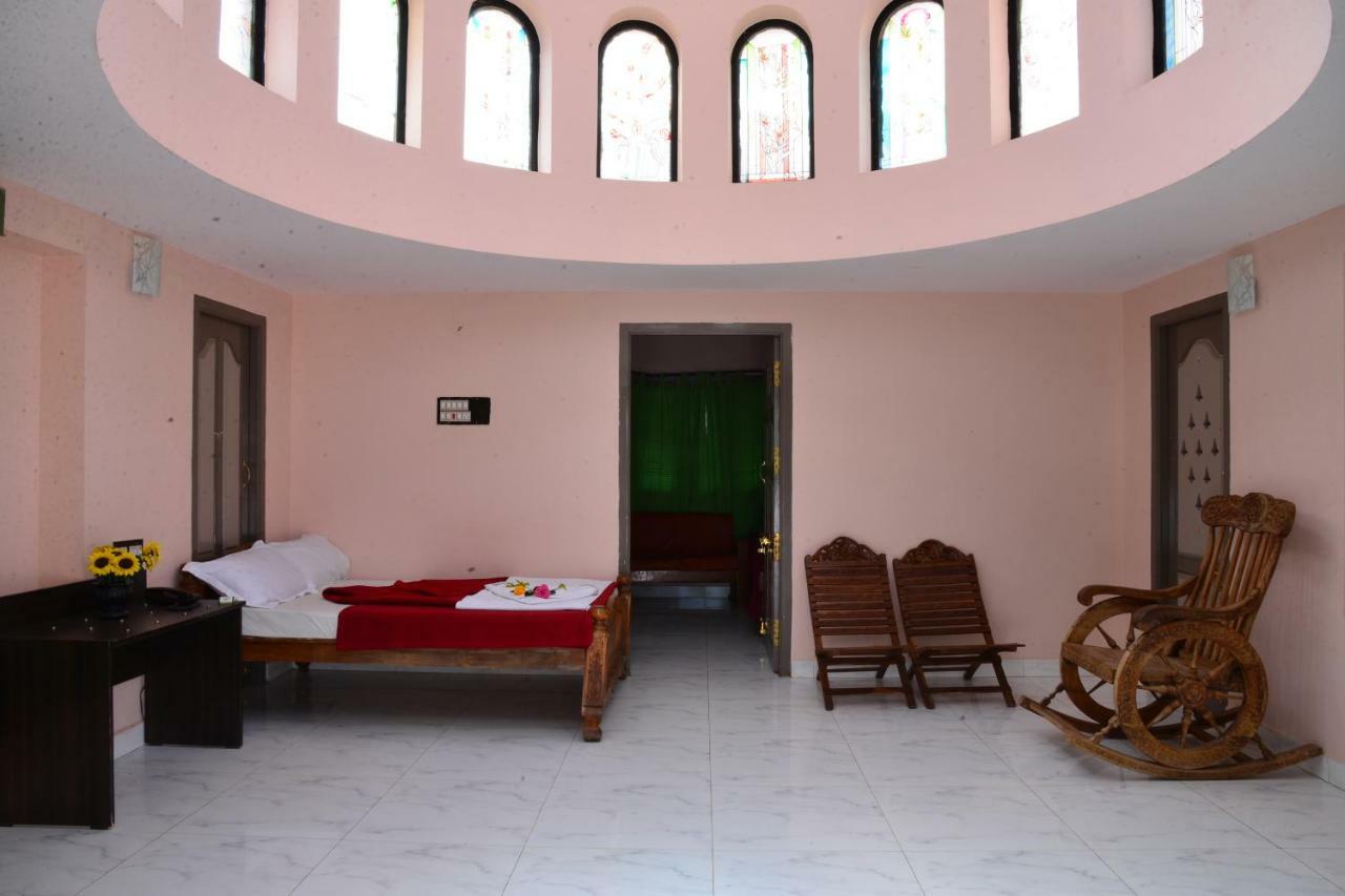 Jains Royal Palace Resorts Yelagiri Buitenkant foto
